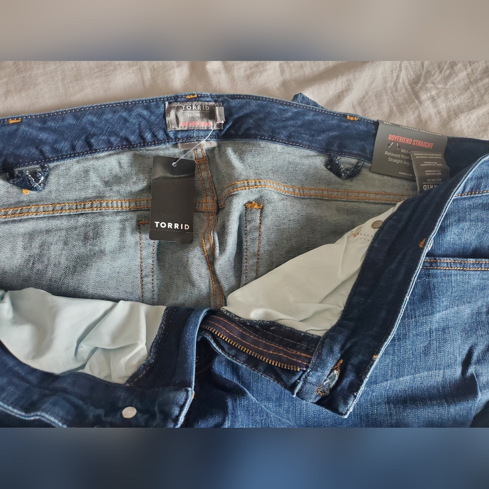 Torrid Boyfriend Straight MidRise Jeans - Picture 4 of 4
